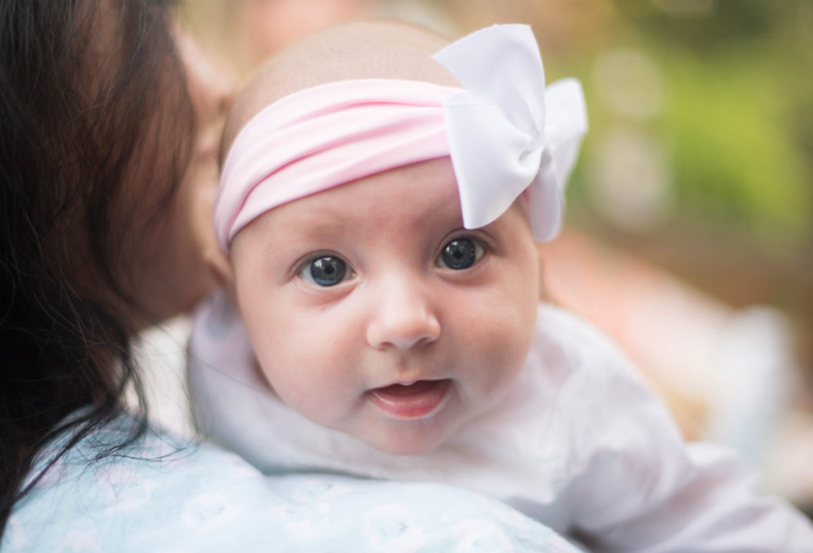 Baby, rosa Stirnband, Accessoires, große Augen, süß, weiße Schleife