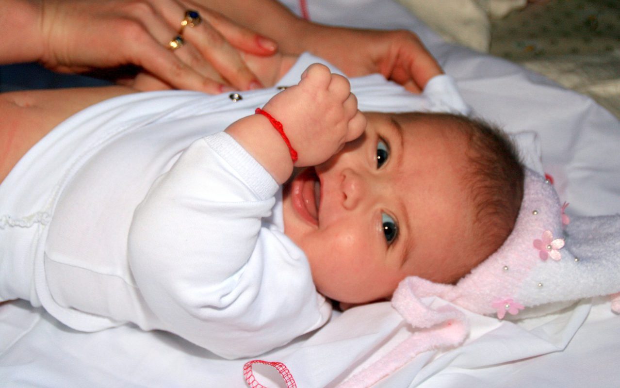 Baby, Wickeltisch, Lachen, Hände, Body